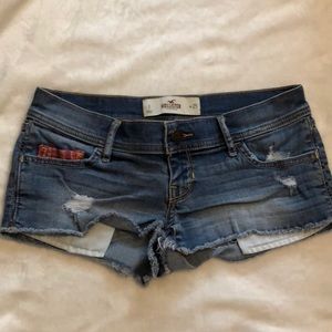 ✨Sale✨ Embroidered Pocket Shorts | Hollister